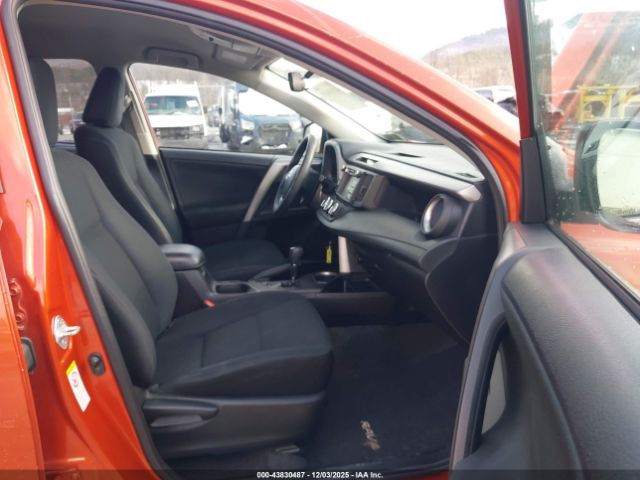 Toyota RAV4 Le Image 8