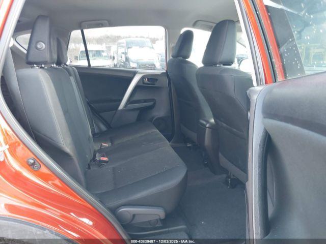 Toyota RAV4 Le Image 7