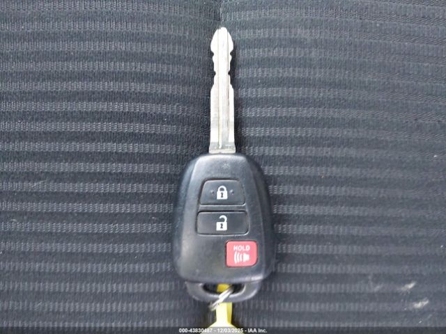 Toyota RAV4 Le Image 17